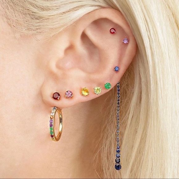 GOLD PLATED STERLING 3 PRONG SAPPHIRE BLUE COLORED STUD EARRING TINY MINIMALIST - Picture 3 of 4